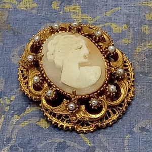 Vintage FLORENZA Gold Tone Cameo Pearl Accents Pendant Brooch Victorian Revival