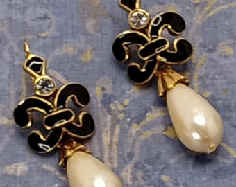 1980&#39;s Faux Pearl Tear Drop Gold Tone Black Enamel Pierced Earrings Big and Beautiful