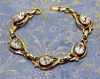 Vintage Signed KRAMER Gold Tone Super Sparkly Tear Dropped Shaped Rhinestone Bracelet