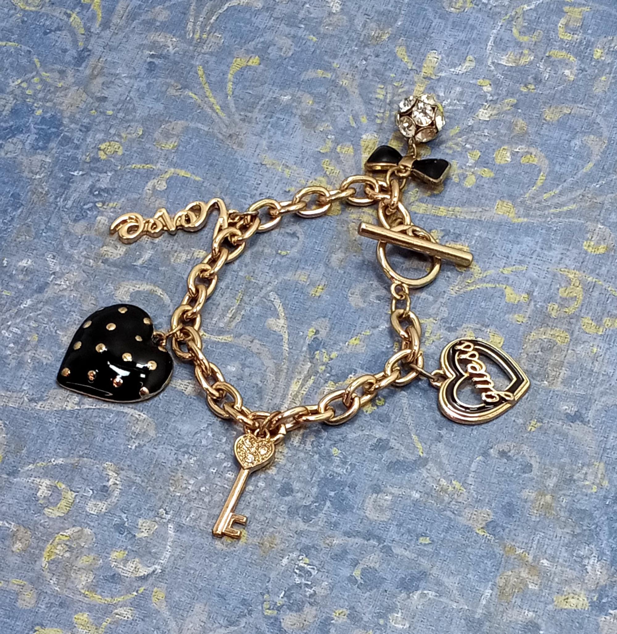ヴィンテージ GUESS チャームブレスレット：ゴールドトーンケーブル