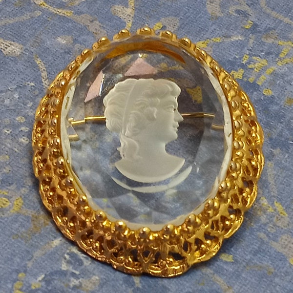 Vintage Gold Tone Faceted Clear Glass Crystal Reverse Carved Cameo Brooch Victorian Revival Filigree Right Facing