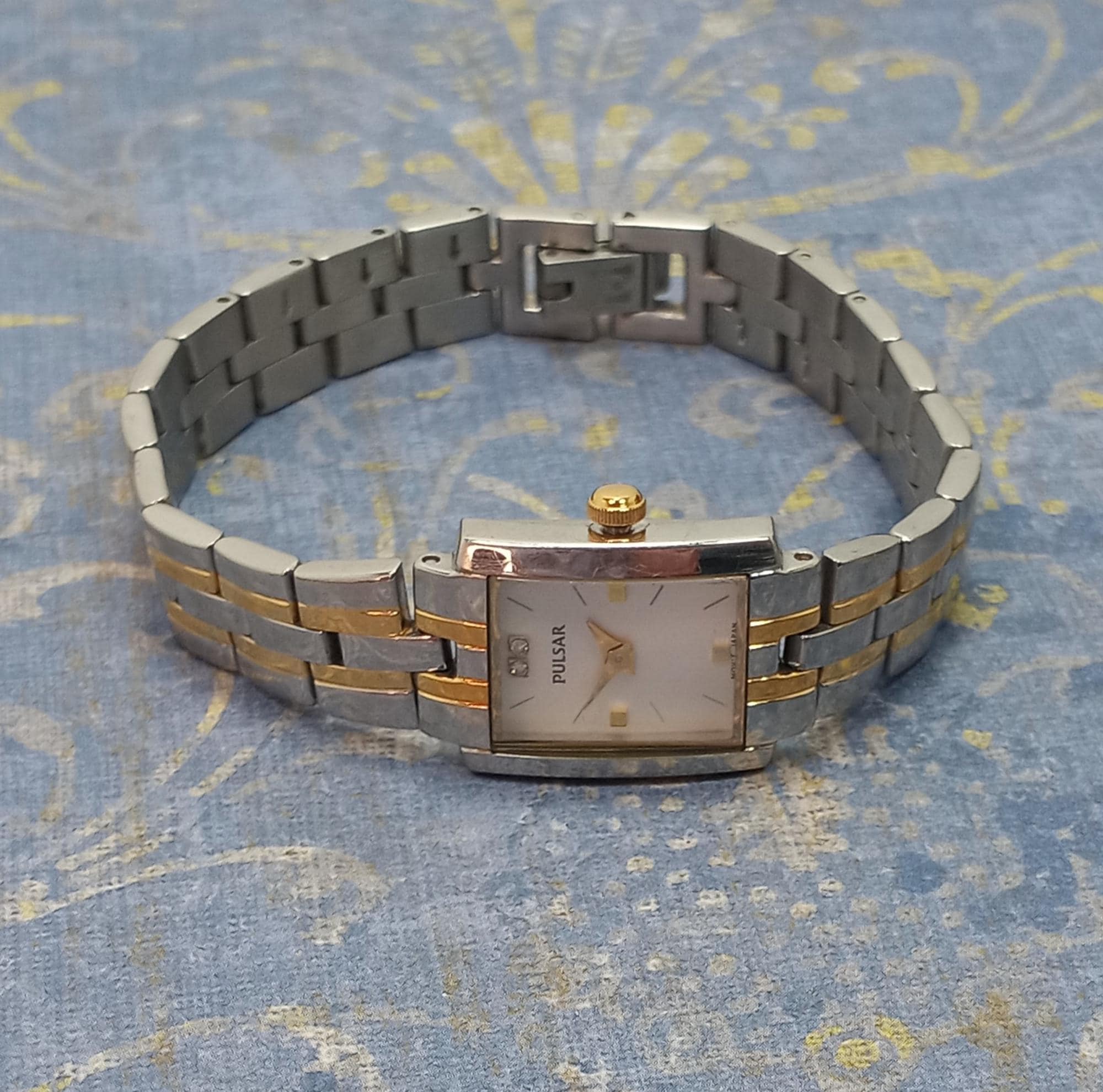 Vintage Pulsar Watch Women 17mm Gold Silver Tone V400-X008 New Battery‎ 7.25\