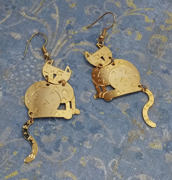 Vintage Gold Tone Articulated Cat Dangle Earrings Pierced Hook Earrings View 3