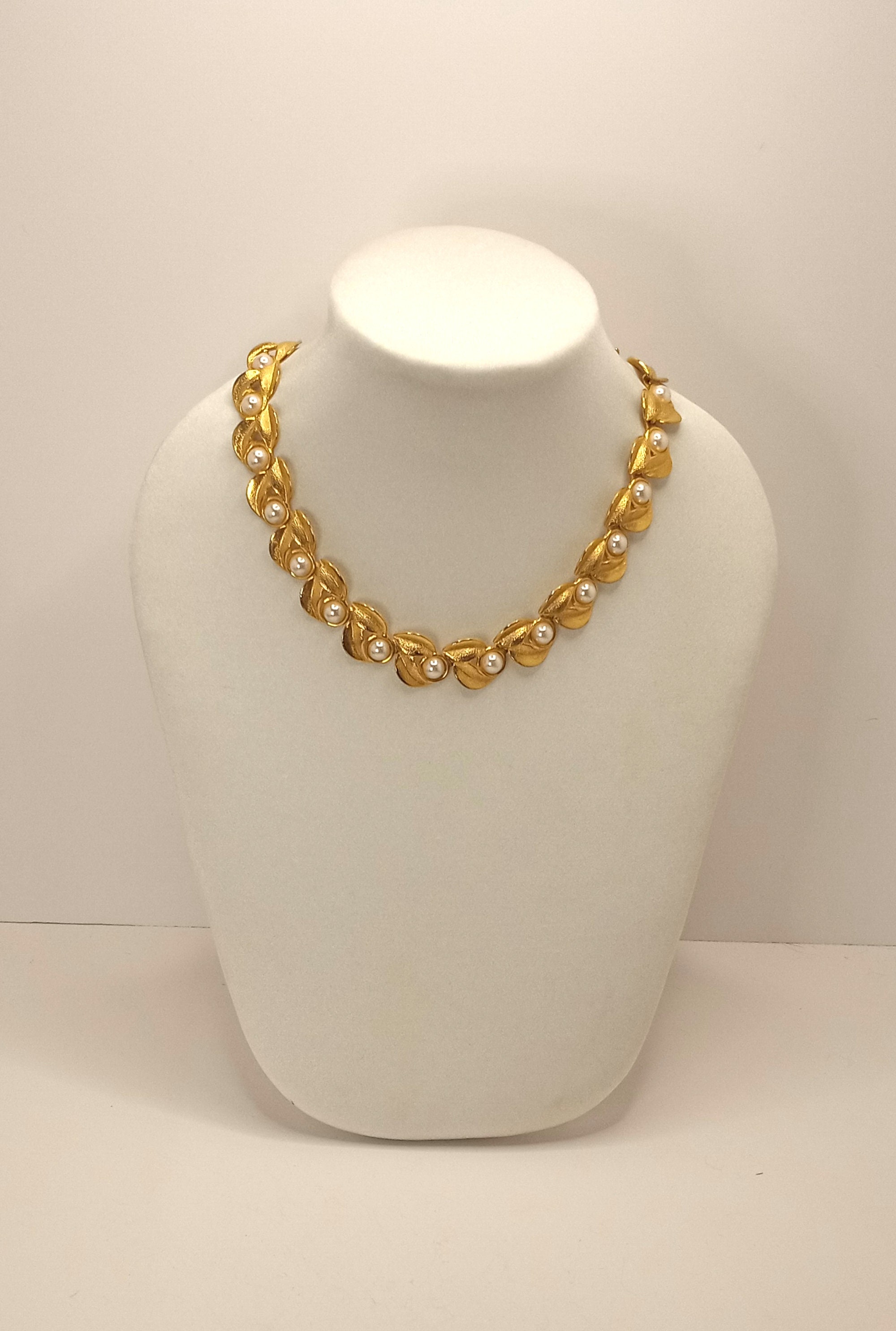 Vintage 70's Gold Tone Faux Pearl Articulated Speciality