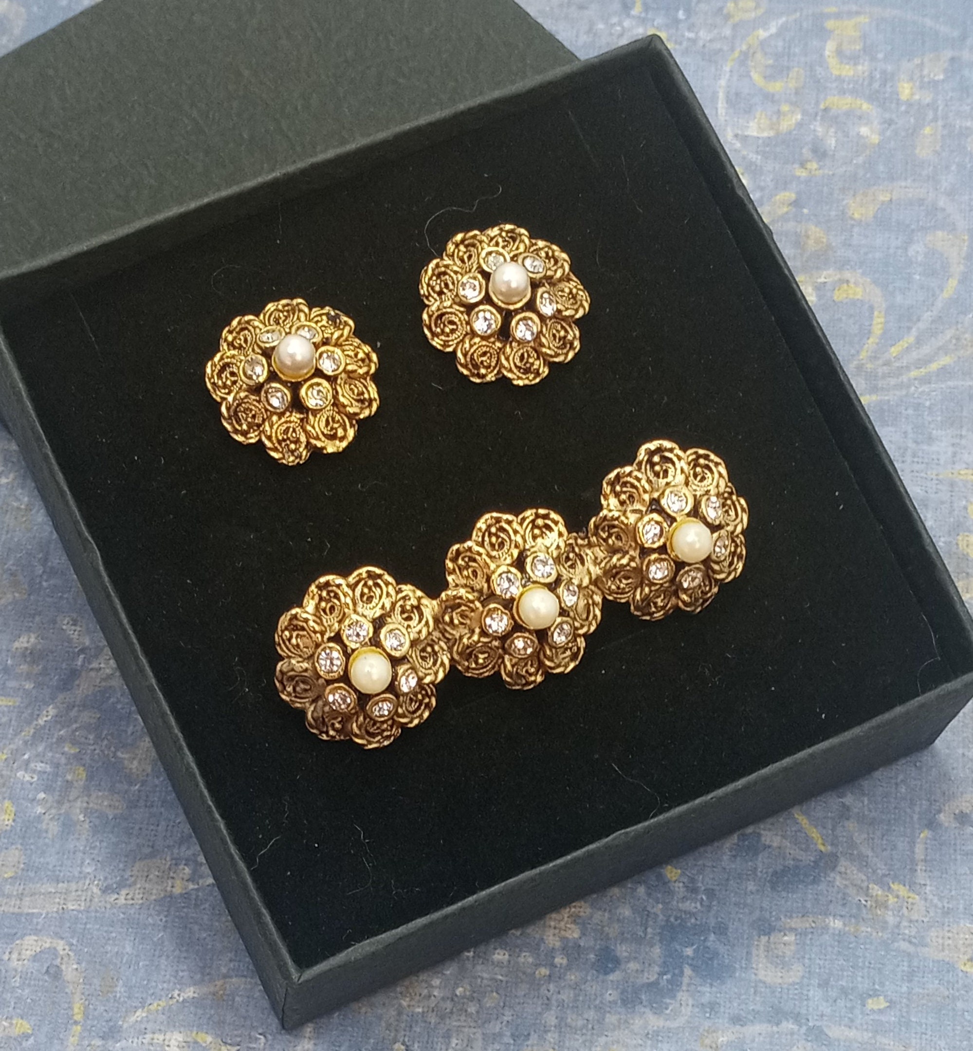 Vintage Star Signed Floral Brooch Rhinestone Gold Tone with