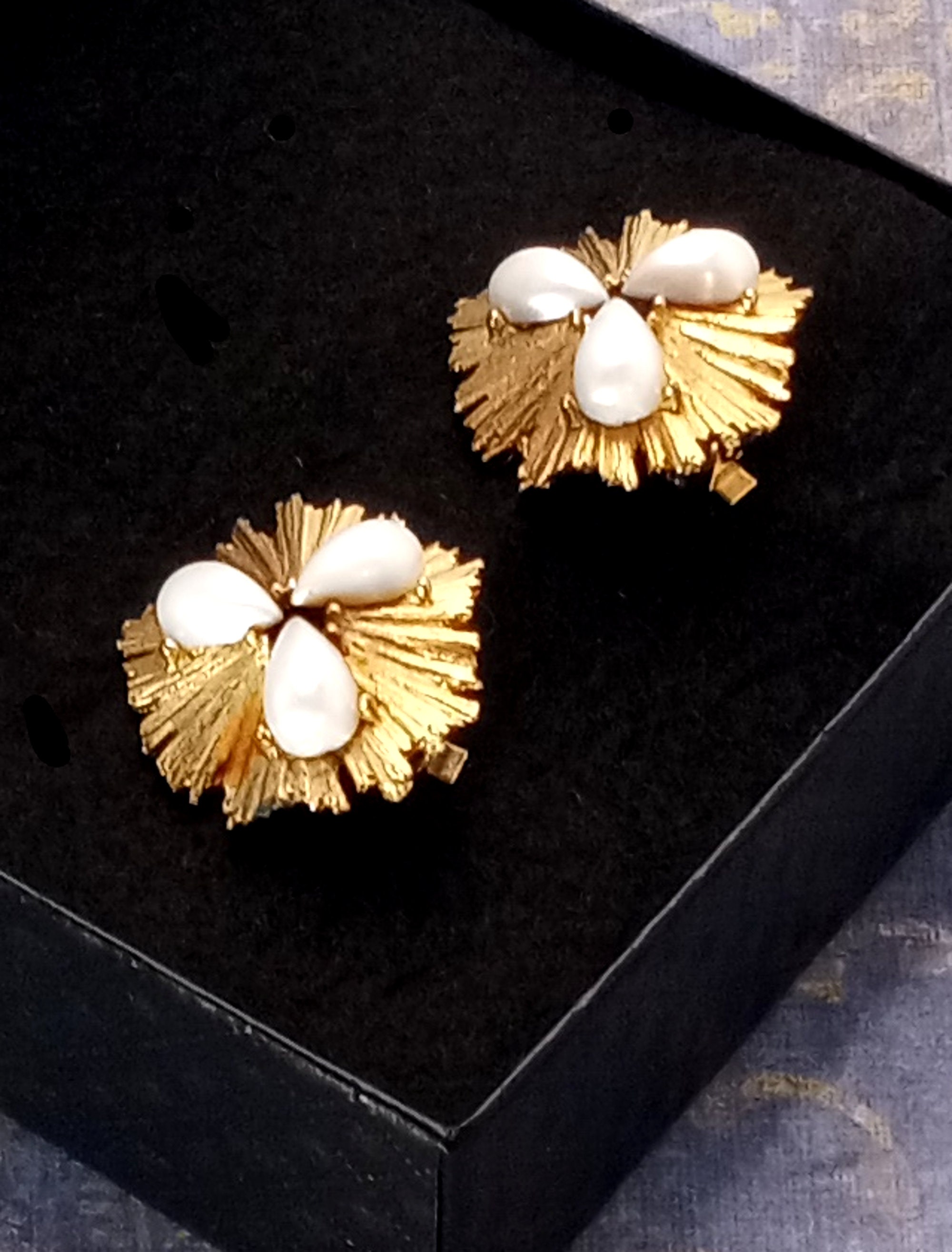 ◆VINTAGE HOLLYWOOD◆ Oxalis Flower Pearl Earrings VH2336EA0 il_fullxfull.2918558698_4k90.jpg