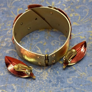 vintage années 60 Délicieusement kitschy Gold Tone Leaf Theme Clamper Bracelet et Clip On Earring Set Lire la description image 3