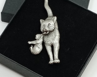 Vintage Signed ©JJ Jonette Jewelry Silver Tone Pewter Mamma Cat Carrying Kitten Brooch ADORABLE!