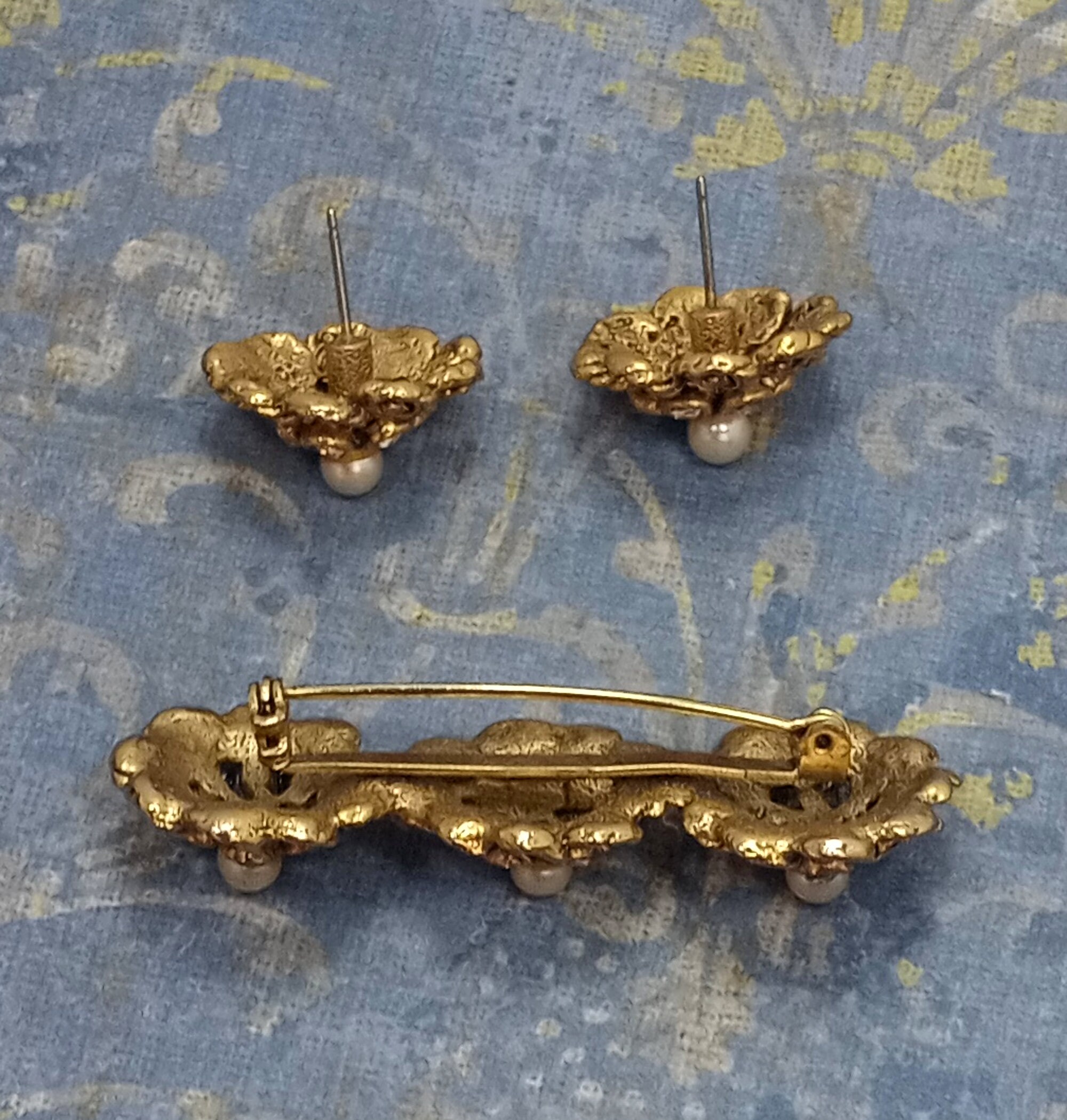 Vintage Star Signed Floral Brooch Rhinestone Gold Tone with