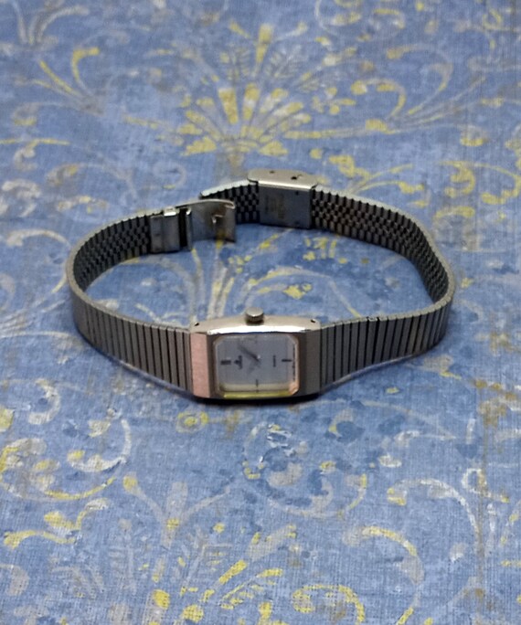 Vintage Lorus Women's Quartz Wrist Watch Silver Tone Narrow