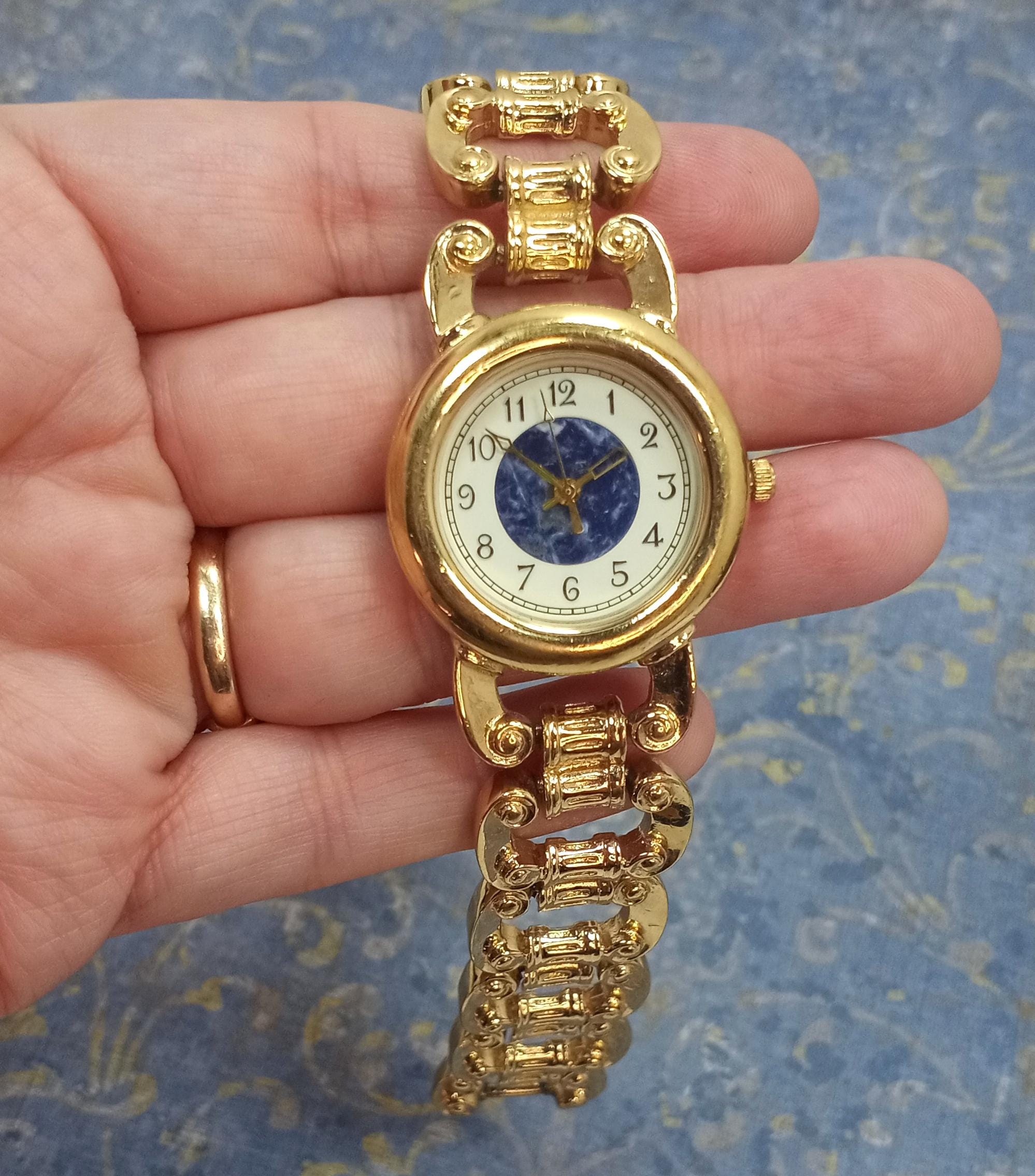 Vintage Diane Von Furstenberg Gold Tone Open Link Quartz  display picture 1