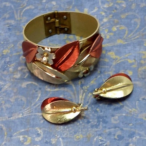 Vintage 60's Delightfully Kitschy Gold Tone Leaf Theme Clamper Bracelet and Clip On Earring Set Read description image 1