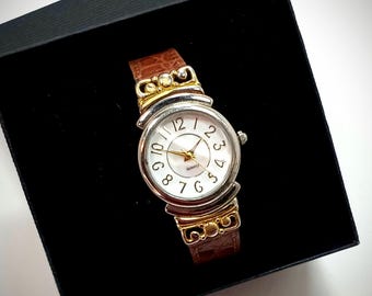 Reloj vintage reversible de cuero: reloj de pulsera de cuarzo en tonos dorados y plateados.
