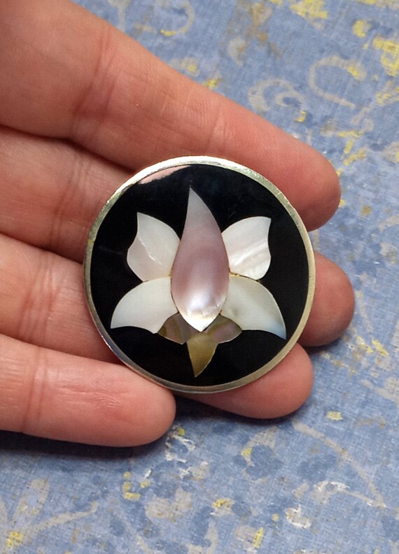 Belle Broche Fleur En Nacre Signée Mexique - Bijou Ethnique Vintage Pour Femme