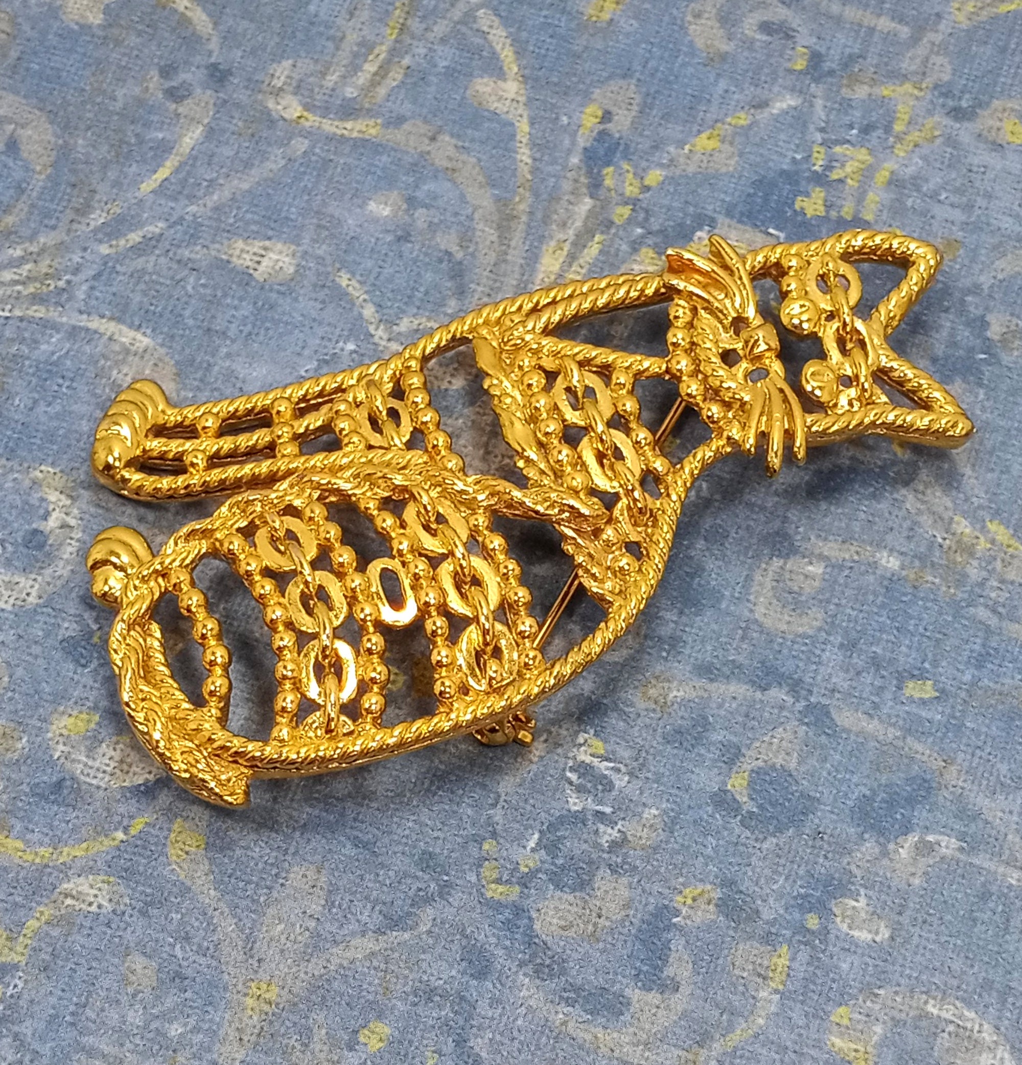 BIJOU VINTAGE BROCHE signé AJC CHAT CAT FAUTEUIL CHAISE METAL