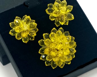 Vintage gele gefacetteerde Lucite kralenoorbel en broche Demi Parure