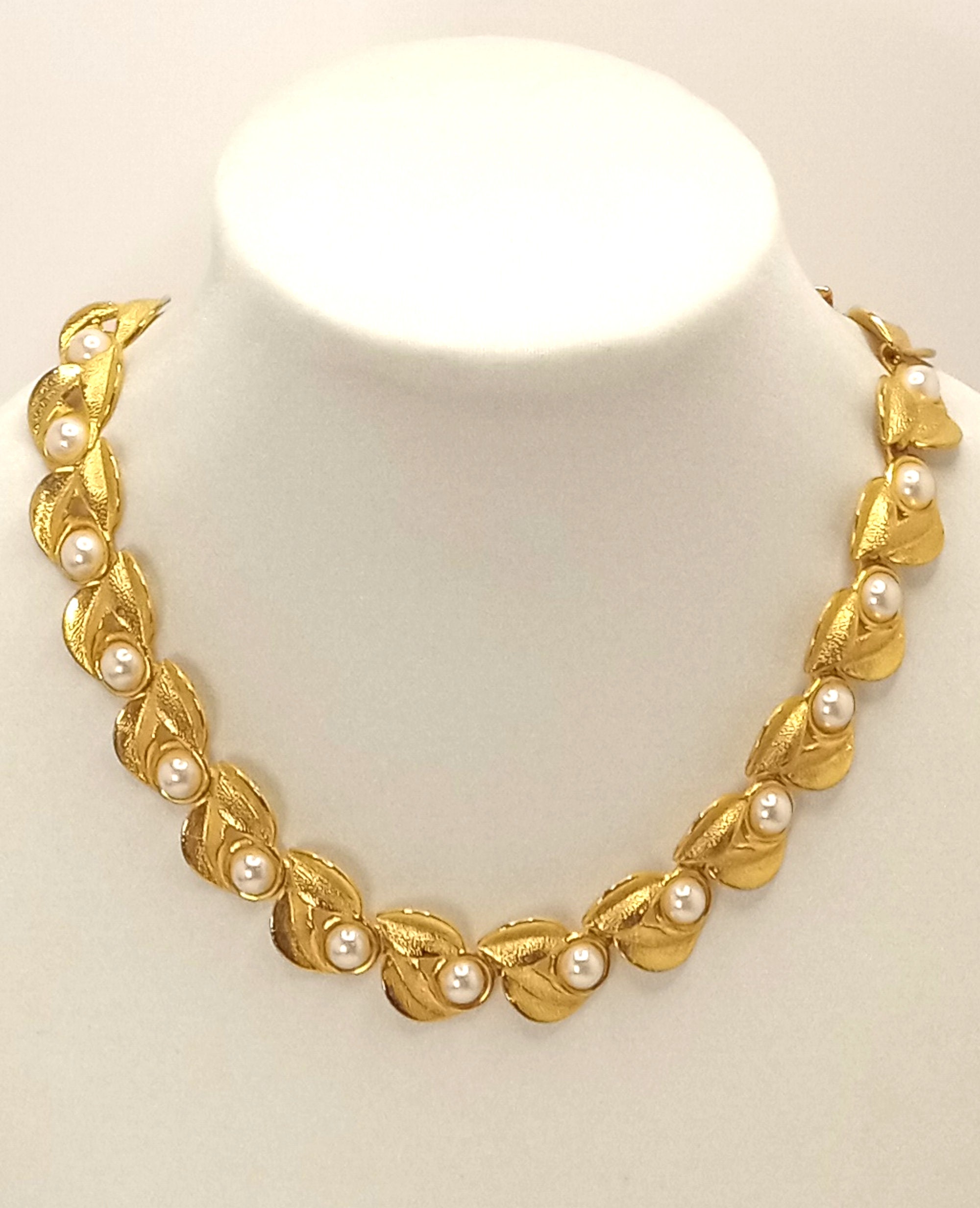 Vintage 70's Gold Tone Faux Pearl Articulated Speciality