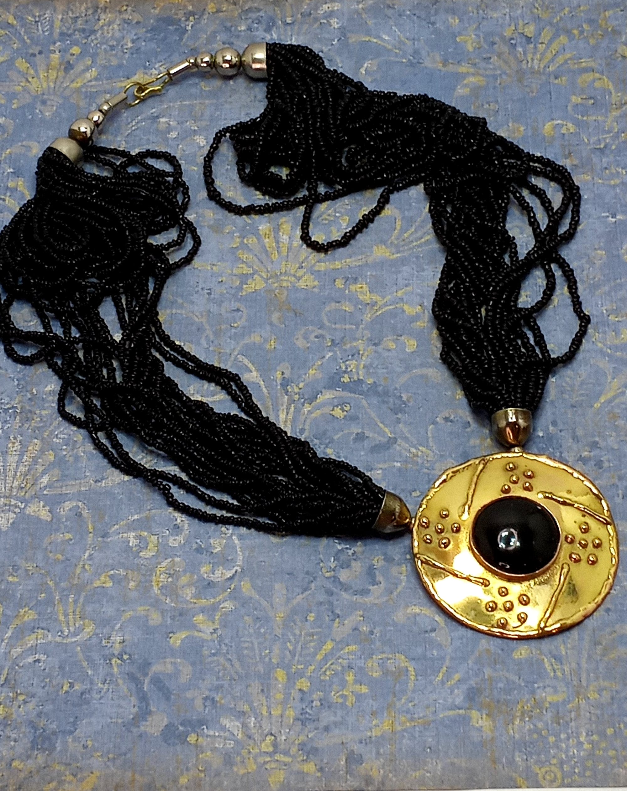 Collier Multi-rangs Vintage En Onyx Ou Verre Noir - Bijou Ancien Porté