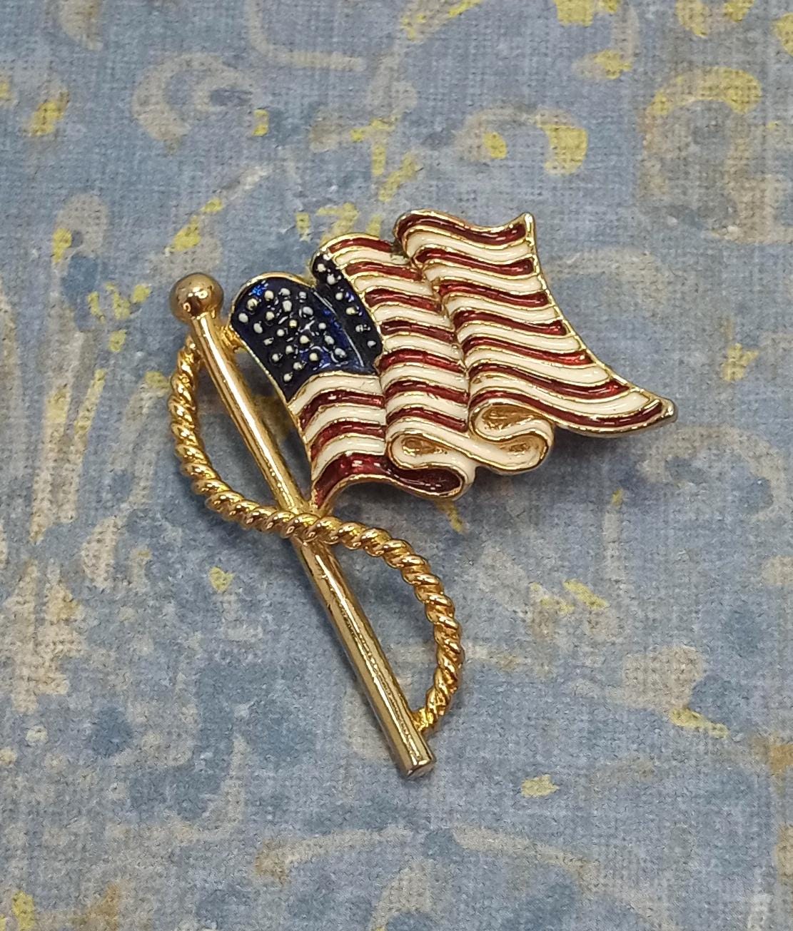 Vintage Signed GE WLIND Red White And Blue Enamel Waving American Flag Brooch
