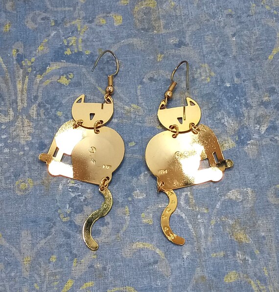 Vintage Gold Tone Articulated Cat Dangle Earrings Pierced Hook Earrings View 5