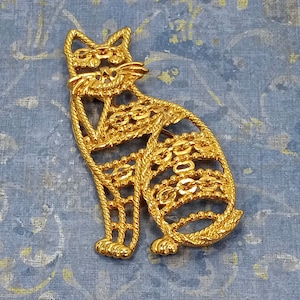 Vintage Signed ©AJC Gold Tone Open Work Cat Brooch Kitschy Kitty Pin