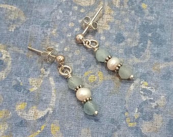 手作りのスターリングシルバーアクアマリン＆パールダングルイヤリング