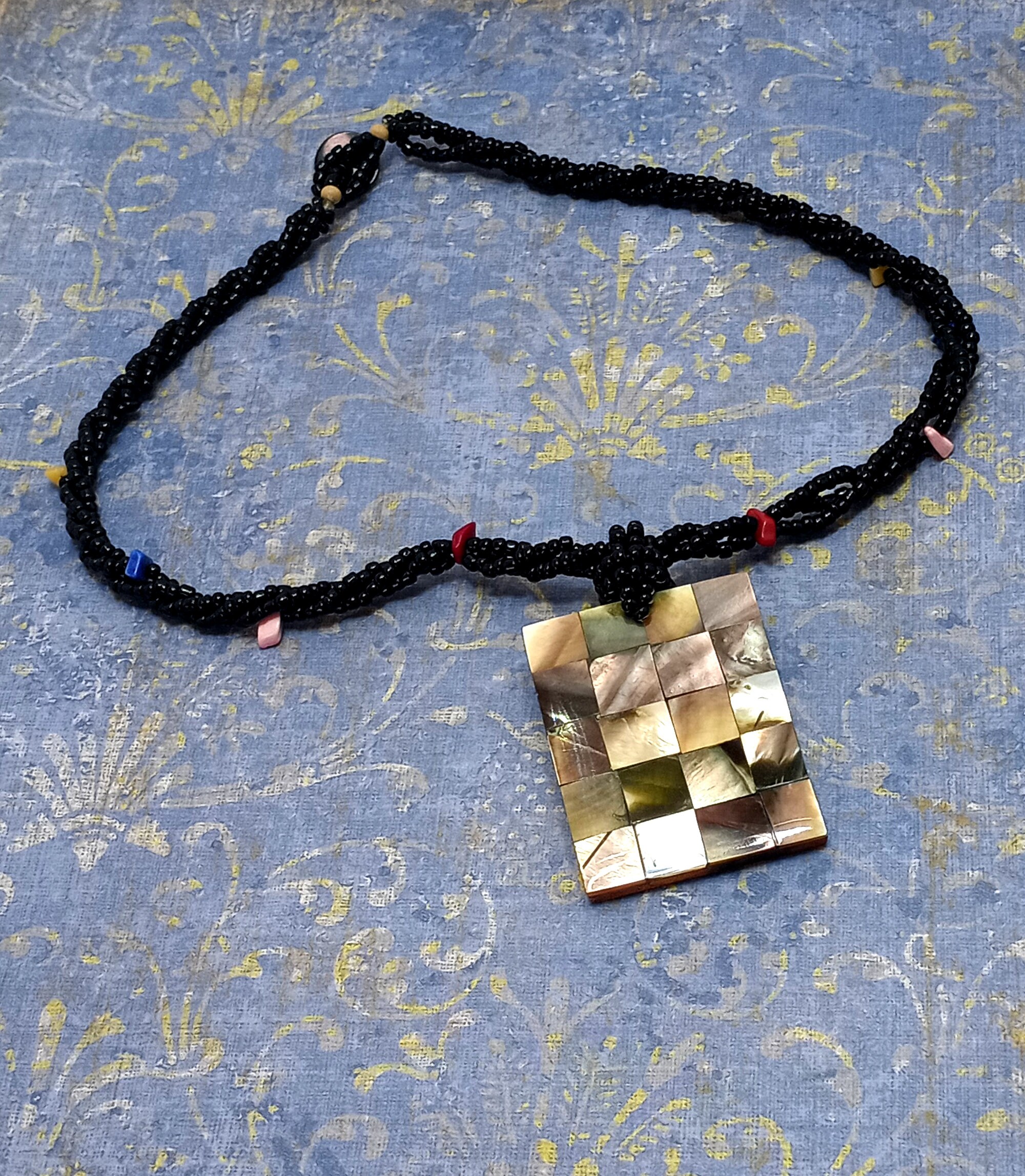 Collier Ancien En Perles De Nacre Et Perles De Rocaille - Longueur 46-50 Cm - Occasion