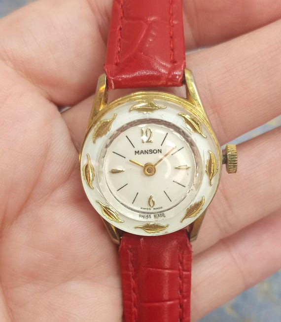 Vintage MANSON Gold Tone Women display picture 2