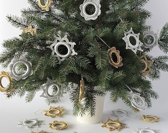 Gold and silver rings for the Christmas tree, crochet Christmas decorations, gold and silver stars and flowers, mini wreaths