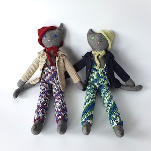 Boneco de pano Cat Boy feito à mão: roupas de crochê, presente para pré-escola