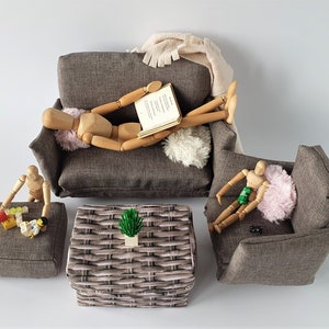 Poppenmeubelset op schaal 1/6: uitklapbare bank, fauteuil en mand