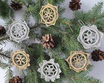 Gold and silver rings for the Christmas tree, crochet Christmas decorations, gold and silver stars and flowers, mini wreaths