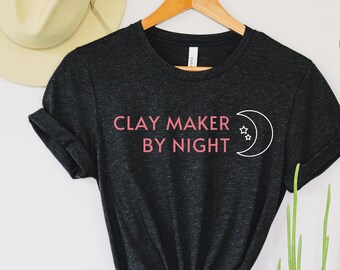 Clay Maker By Night Camiseta para fabricantes de arcilla, camisetas de arcilla, regalos de arcilla polimérica, regalos de cerámica y cerámica, camisetas de arcilla
