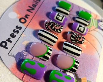 Herbruikbare nepnagels in de stijl van Tim Burton's Beetlejuice uit 1988, perfect voor Halloween en daarna.