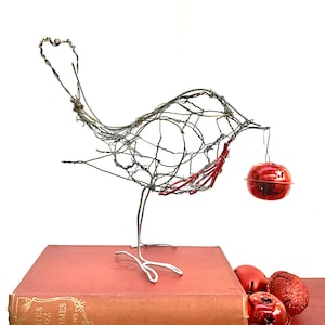 Robin, wire bird sculpture, great for garden and indoor. TWITCHER. GIFT PRESENT Ornament, model, sculpture. Robin red breast.