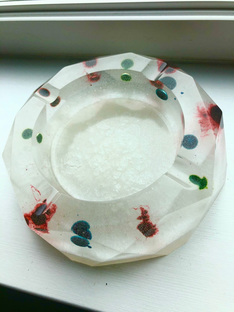 Tricolor bubble ashtray