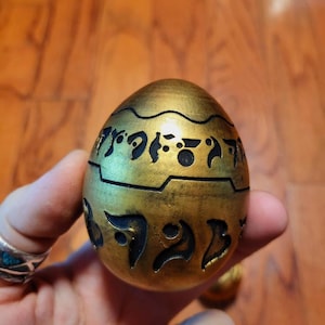 Uncharted Precursor Orb , Strange Relic, Golden Egg - Drake&#39;s Ring as a Stand Option: Resin Printed Replicas