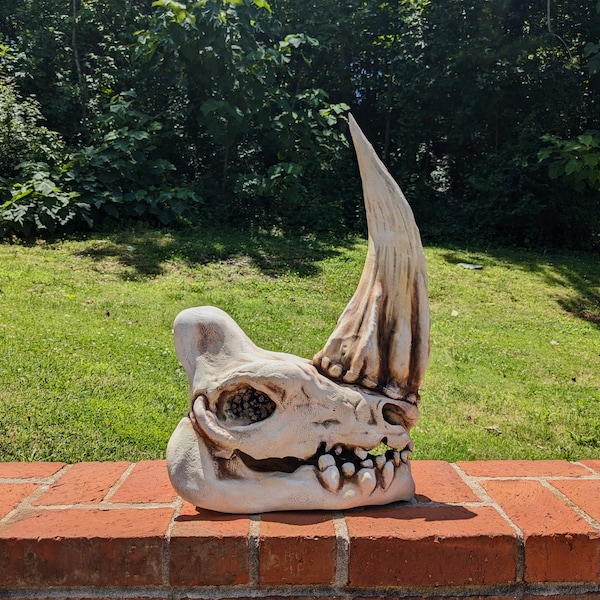 Mudhorn Skull (Painted Bone or Beskar Silver, DIY option available)