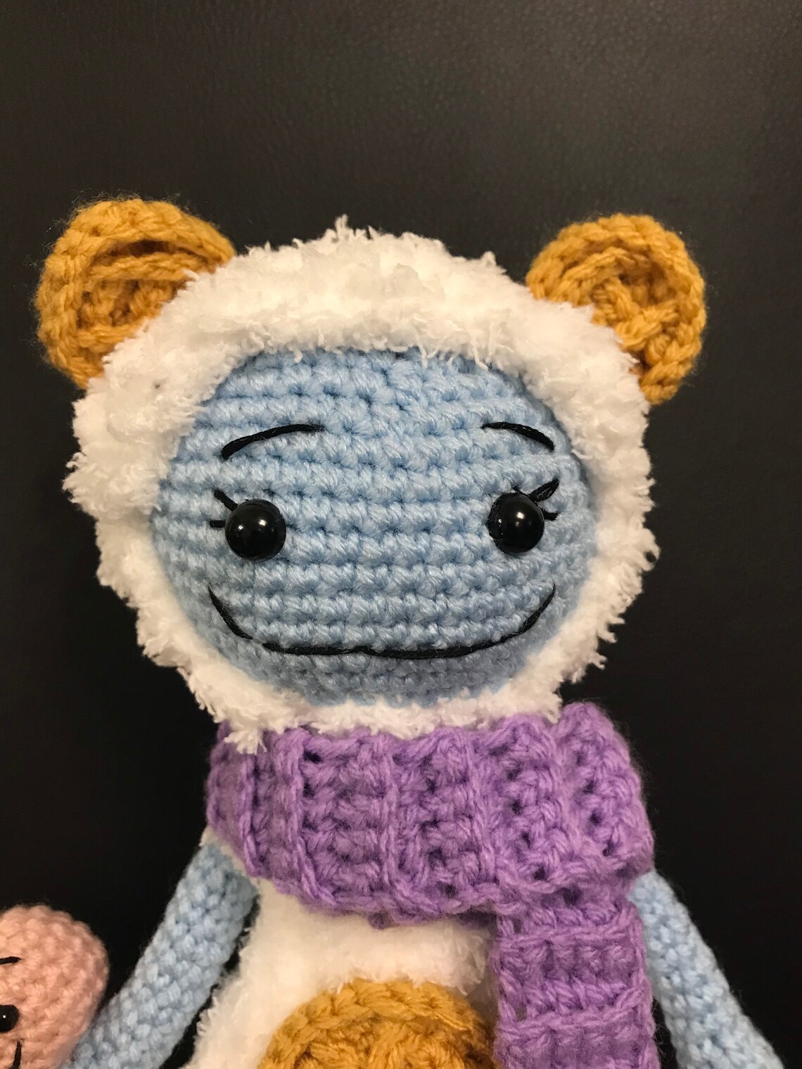 Waffles inspirados en ganchillo y Mochi amigurumi de Netflix Etsy