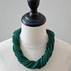 Crochet Yarn Necklace//crochet jewelry, crochet necklace, necklace, crochet gift, crochet necklaces for women