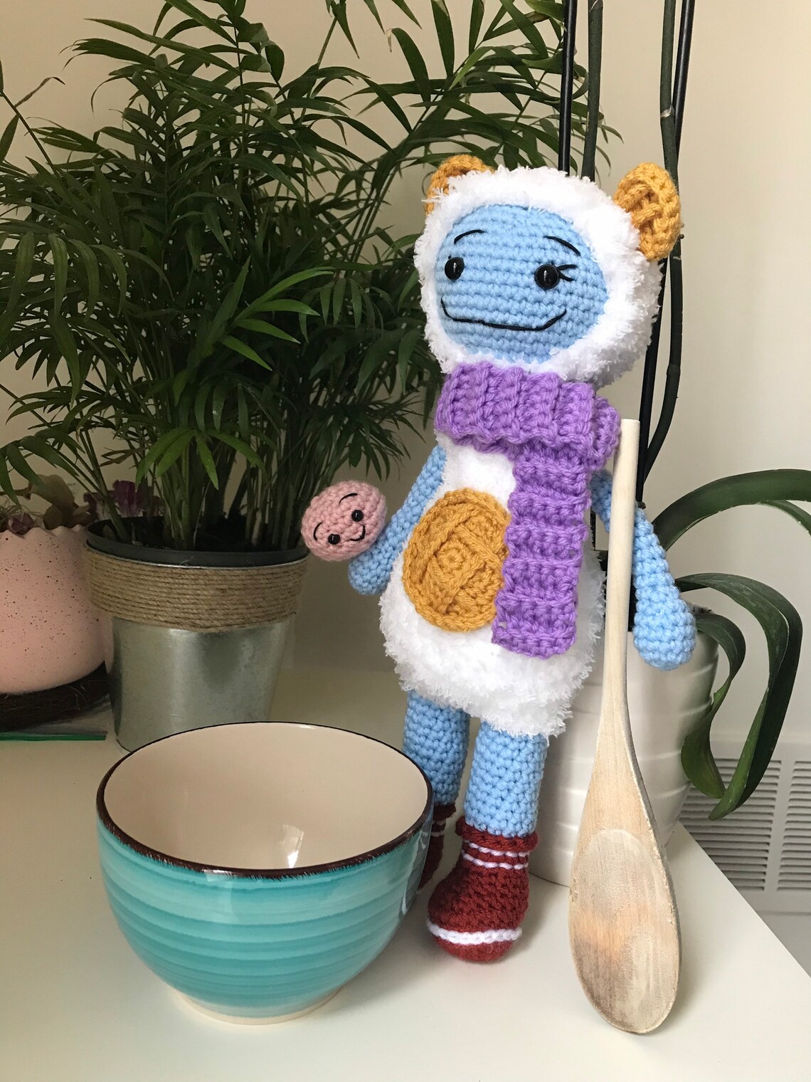 Waffles inspirados en ganchillo y Mochi amigurumi de Netflix Etsy