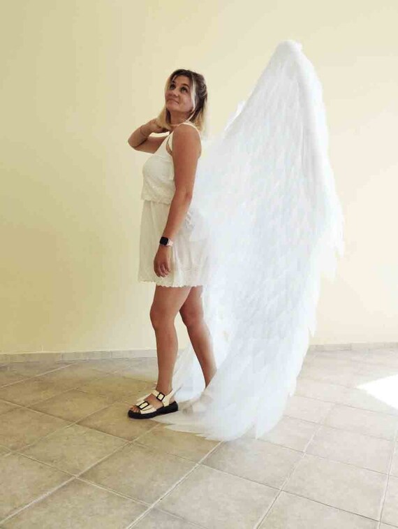 Skeleteen - Accesorio de disfraz de alas de ángel. Alas angelicales con  plumas blancas para disfraz de ángel y cupido, para adultos y niños