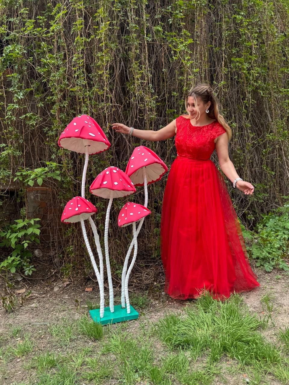 特大キノコの装飾、不思議の国のアリスのパーティー小道具、巨大な