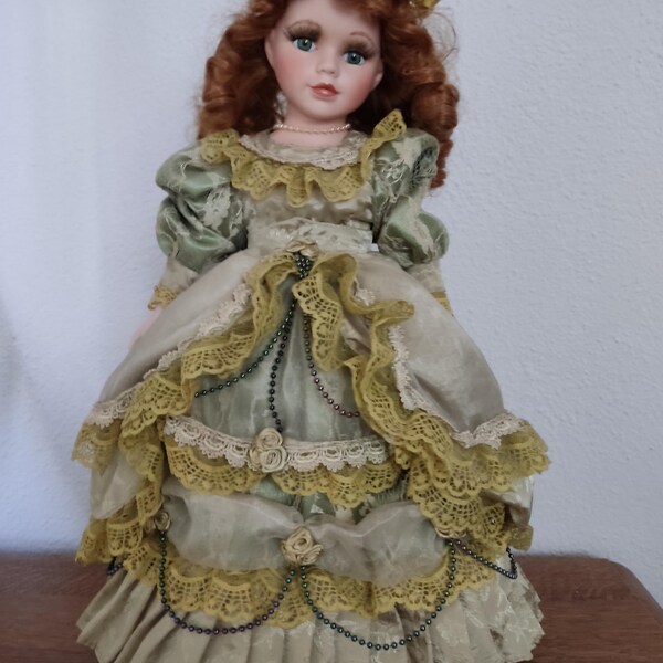 Exposición de muñecas de porcelana de Milagro Puras - Fundación Caja Rioja