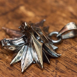 Oxidized Wolf Medallion Pendant, S925 Silver RPG Necklace for Men, Handmade Gothic Jewelry, Fantasy Gift, Medieval Style