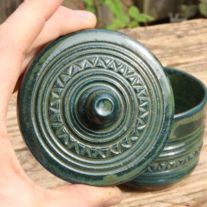 Treasure chest - Jar with lid - Lidded jar - Hand-thrown ceramics