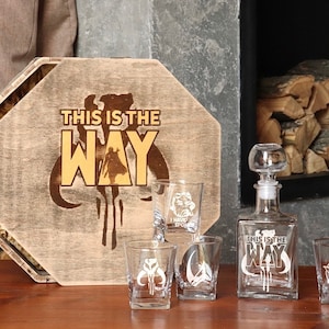 Mandalorian whiskey decanter set Boyfriend personalised gift Engraved glasses set Whiskey glasses set gift