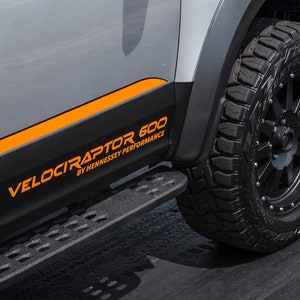 Anpassade Hennessey Performance VelociRaptor 600 bakluckedekaler 3 delar passar F150