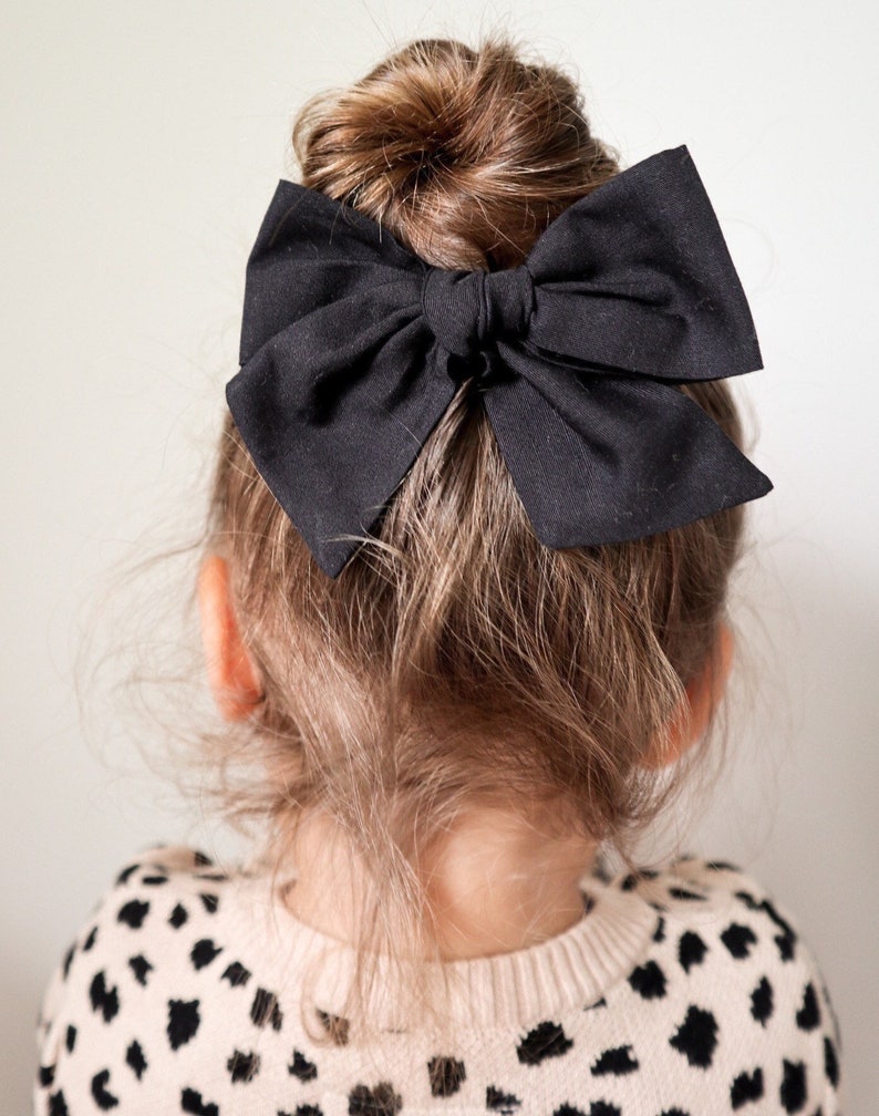 Fiocco nero / Fermaglio per capelli per ragazze / Girandola per bambini / Accessori per capelli / Fascia in nylon / Clip a coccodrillo / fiocco con nodo / Scrunchie immagine 1