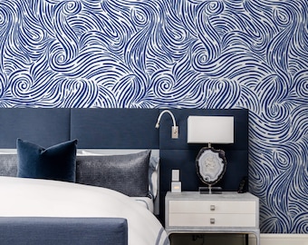 Papel pintado abstracto con ondas, autoadhesivo y removible, o papel pintado decorativo tradicional con pinceladas azules y blancas.